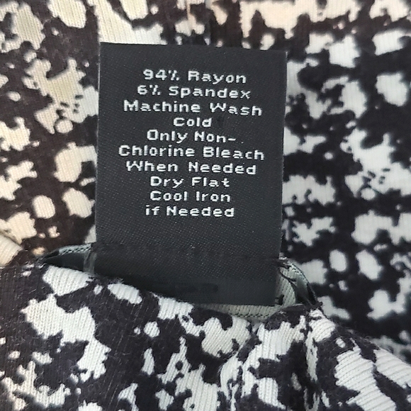 Ann Taylor. Black and White Dress. Sleevless - Picture 4 of 4